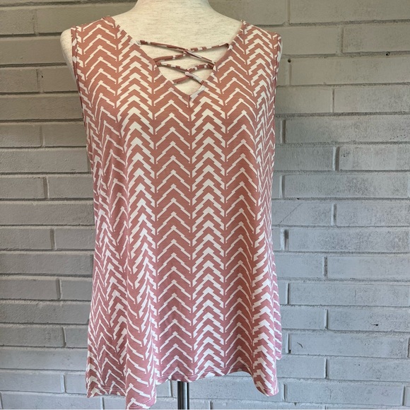 NWT🌸Printed Sleeveless Blouse - Picture 9 of 9